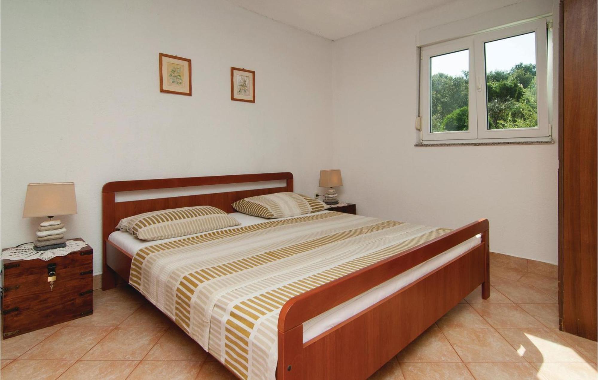 2 Bedroom Awesome Apartment In Drvenik Veliki Εξωτερικό φωτογραφία