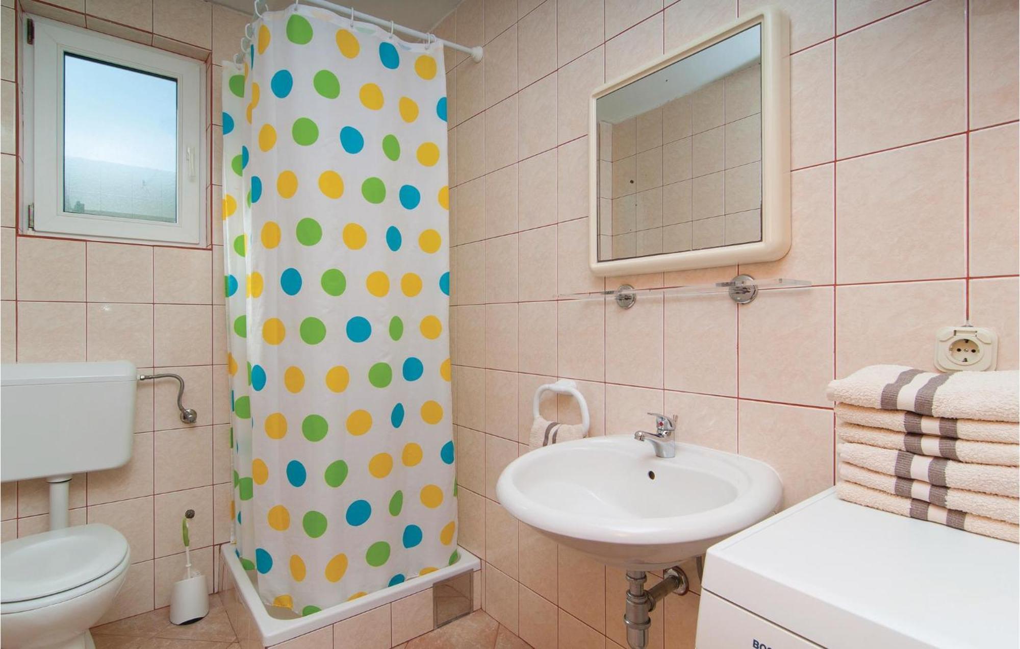 2 Bedroom Awesome Apartment In Drvenik Veliki Εξωτερικό φωτογραφία