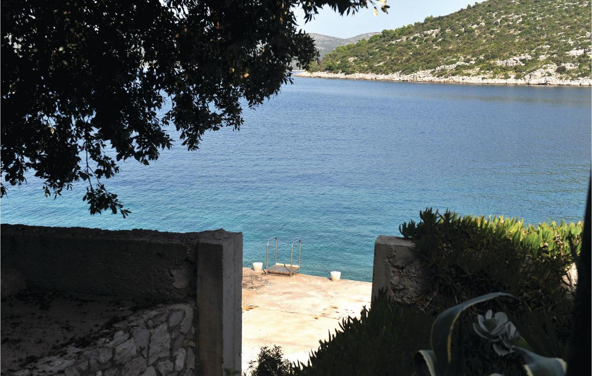2 Bedroom Awesome Apartment In Drvenik Veliki Εξωτερικό φωτογραφία