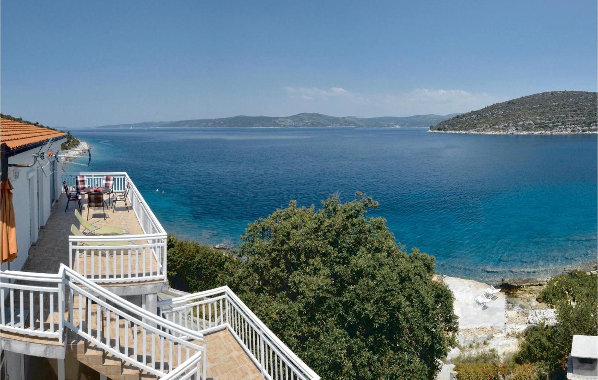 2 Bedroom Awesome Apartment In Drvenik Veliki Εξωτερικό φωτογραφία