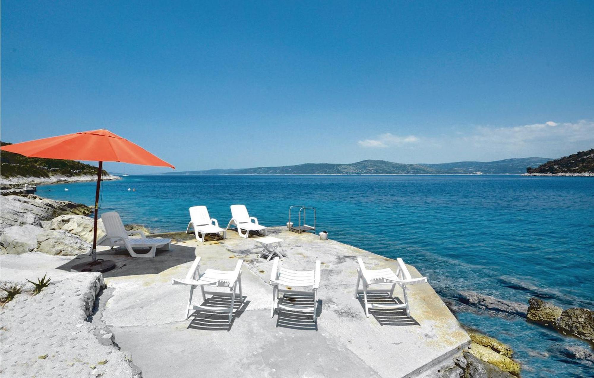 2 Bedroom Awesome Apartment In Drvenik Veliki Εξωτερικό φωτογραφία