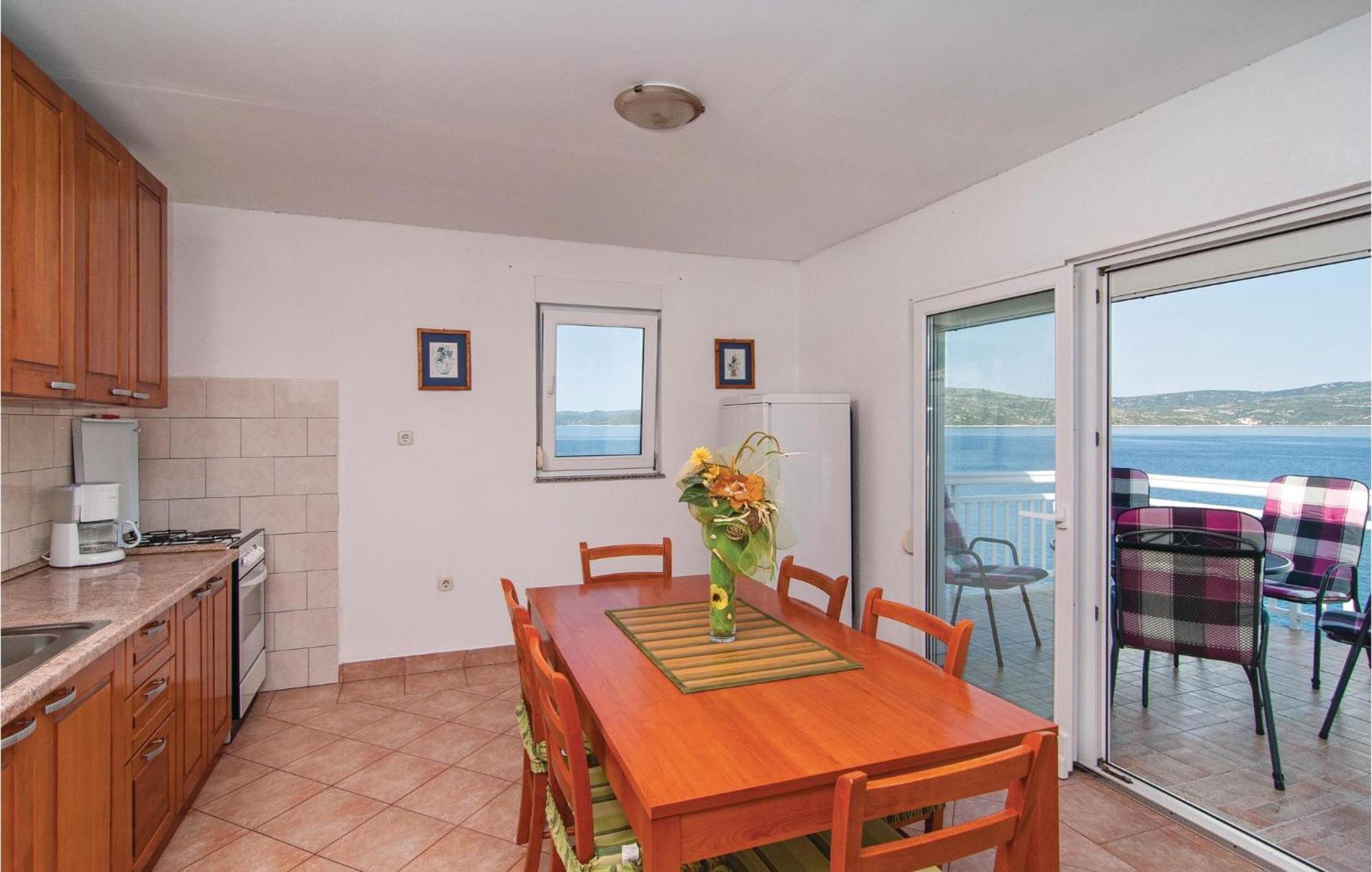 2 Bedroom Awesome Apartment In Drvenik Veliki Εξωτερικό φωτογραφία