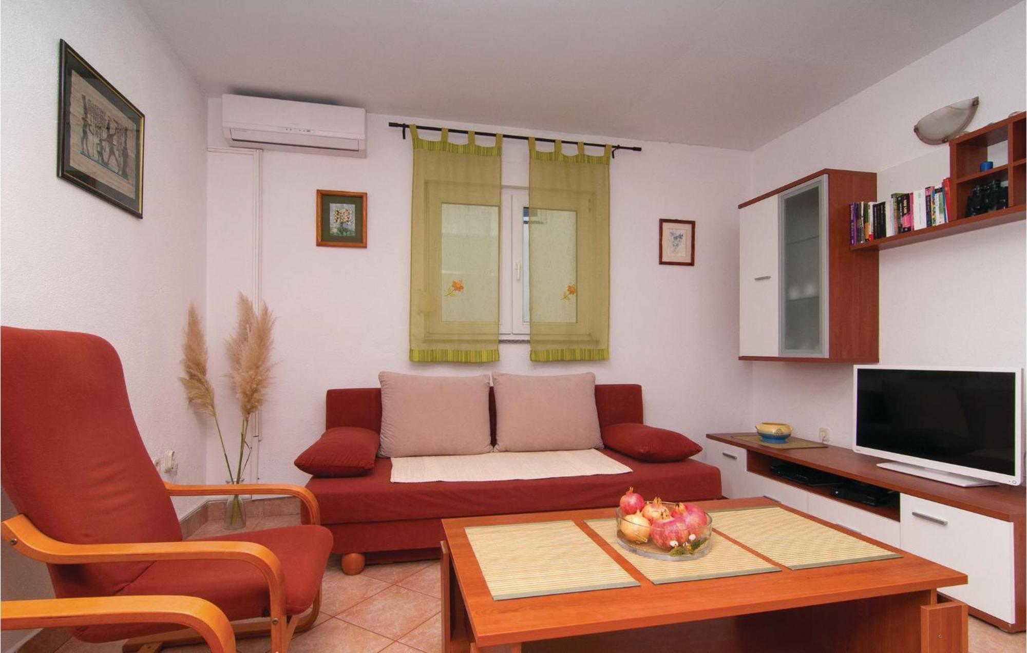 2 Bedroom Awesome Apartment In Drvenik Veliki Εξωτερικό φωτογραφία