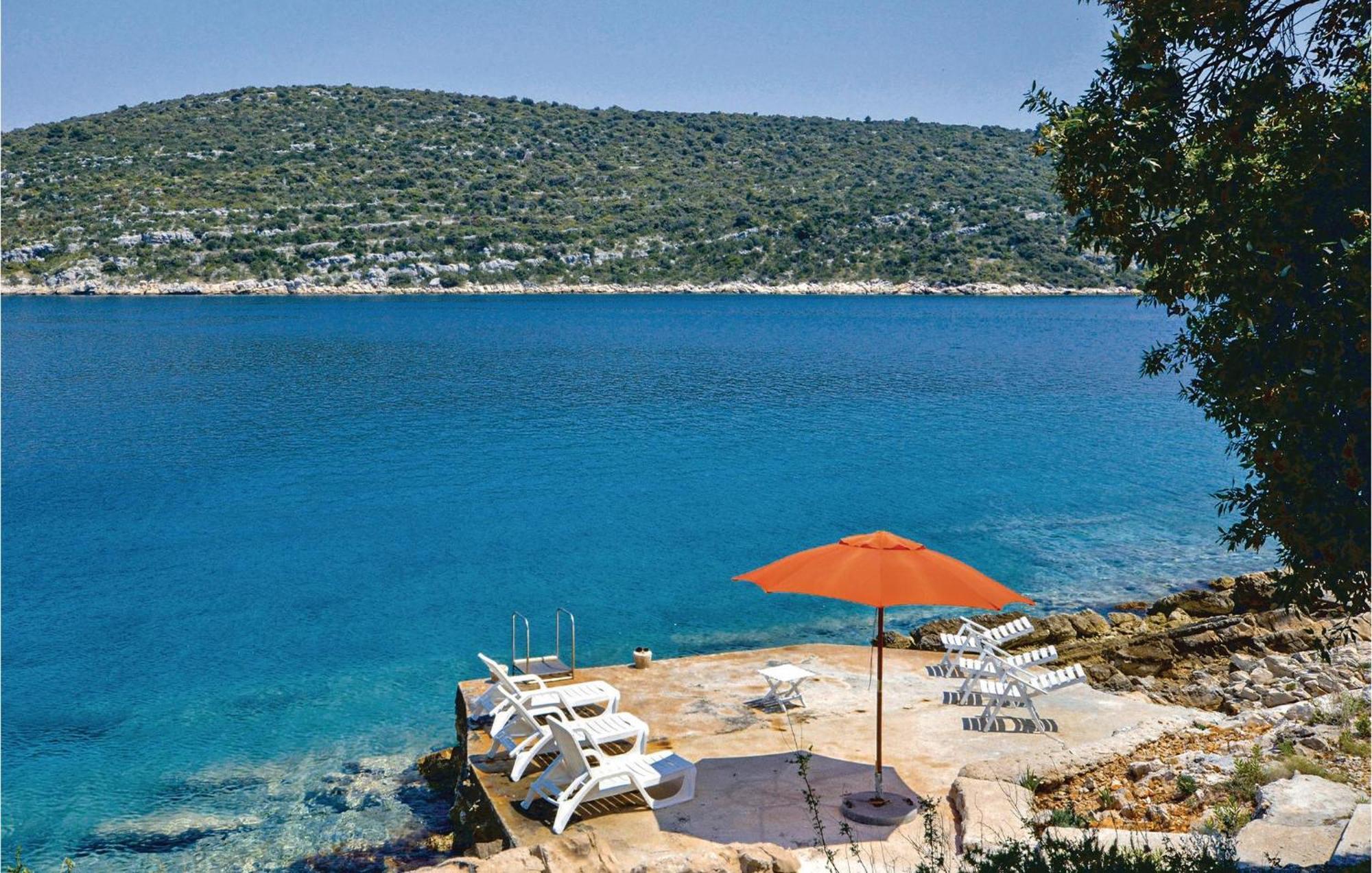 2 Bedroom Awesome Apartment In Drvenik Veliki Εξωτερικό φωτογραφία