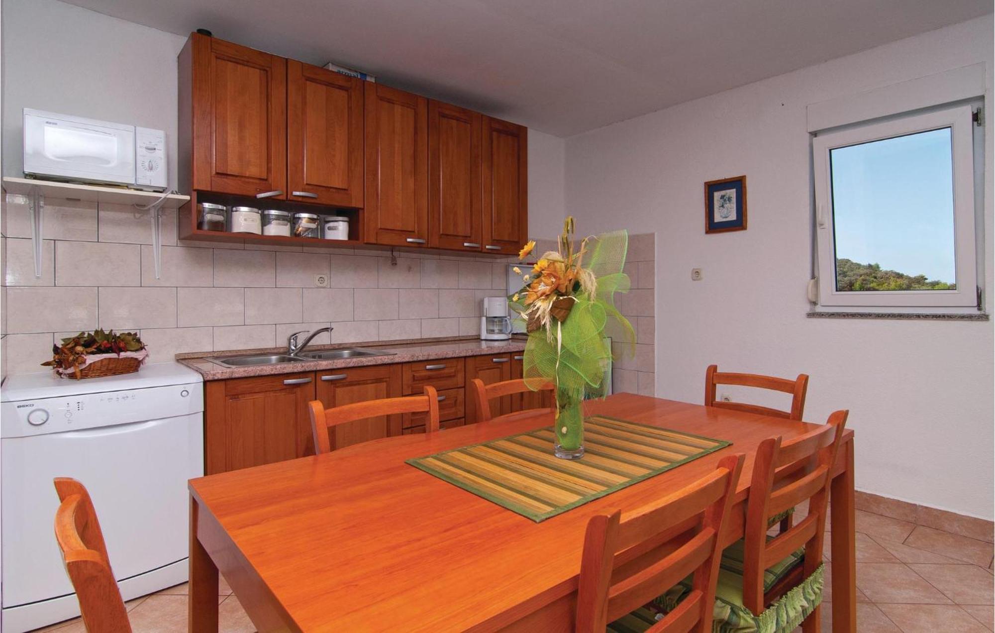 2 Bedroom Awesome Apartment In Drvenik Veliki Εξωτερικό φωτογραφία