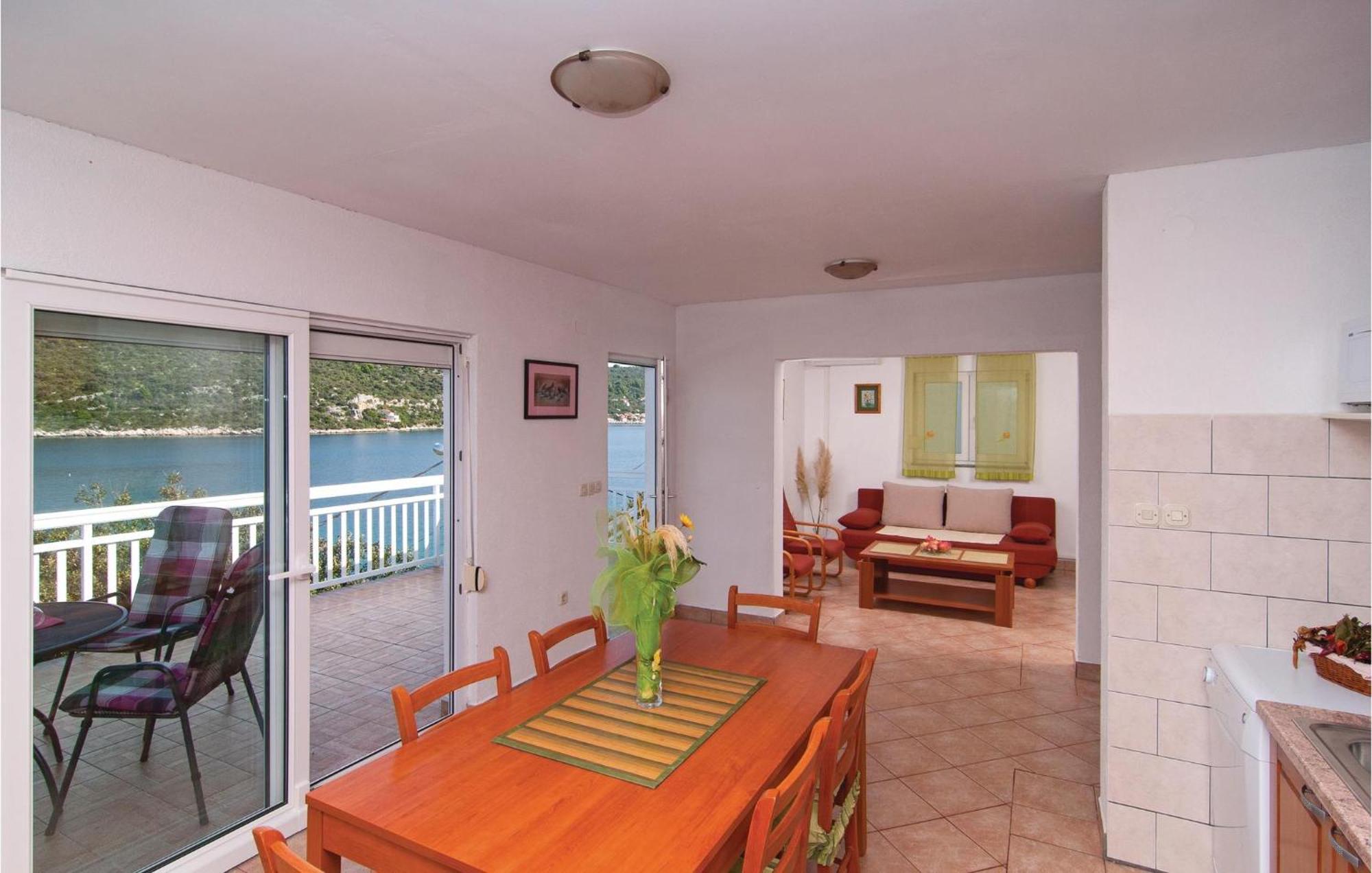 2 Bedroom Awesome Apartment In Drvenik Veliki Εξωτερικό φωτογραφία