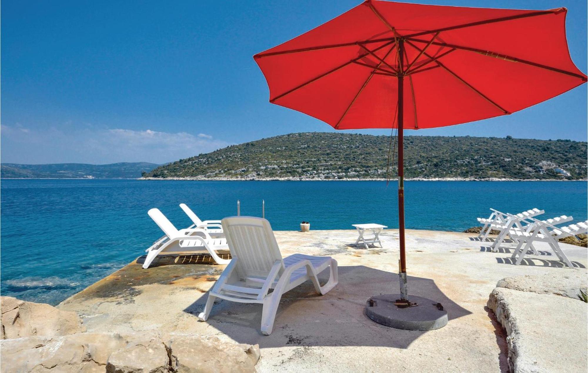 2 Bedroom Awesome Apartment In Drvenik Veliki Εξωτερικό φωτογραφία